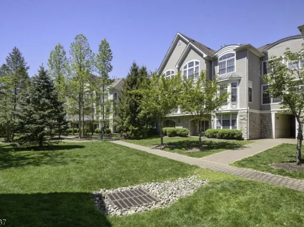 511 Kensington Ln, Livingston, NJ 07039