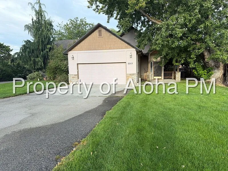 3 bed, 2.5 bath, 1800 sqft, $2,196 — Photo 1