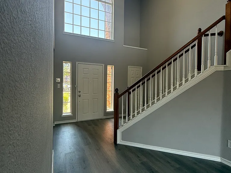 1220 Resaca Dr — Photo 3