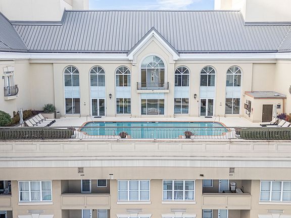 4th image of 3334 Peachtree Rd NE APT 312