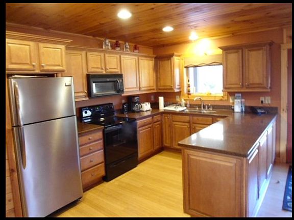 5th image of 220 Lake Cabin Ln