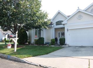 16 Wellington Pl, Monroe, NJ