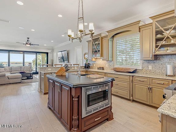 3rd image of 3621 Windmoor Dr