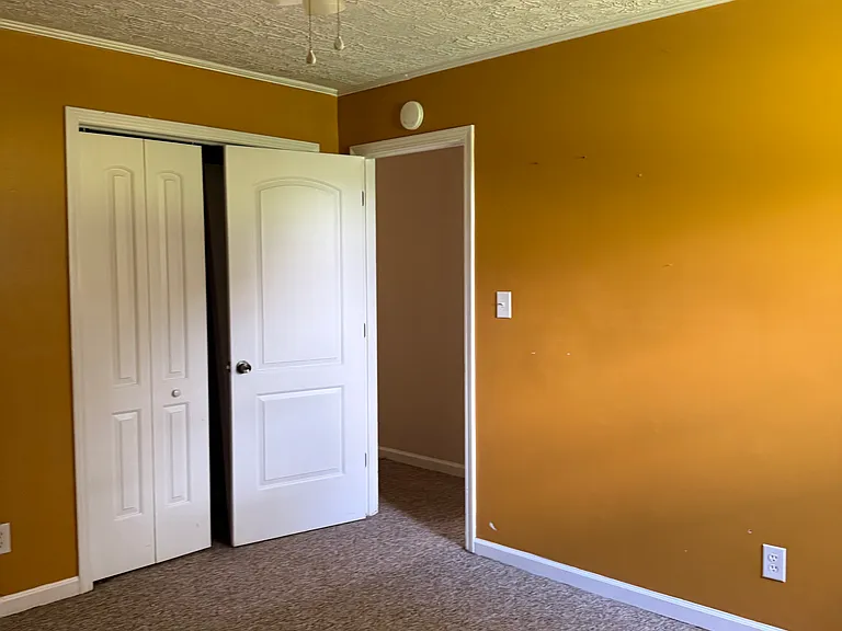 210 Oak St — Photo 13