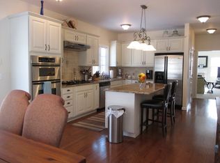 6 Old Farm Rd, Westport, MA 02790