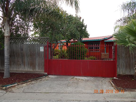Front gate for the Greta Garbo in you (for when you "vant to