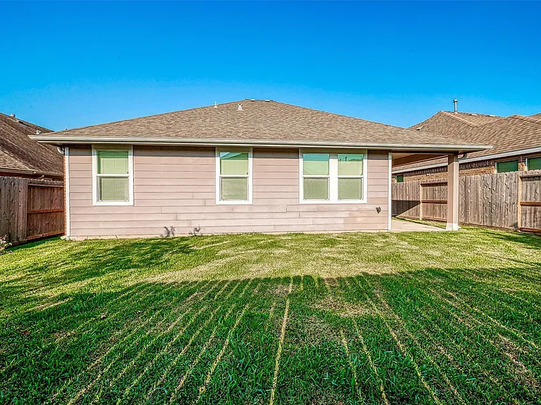8306 Hampton Bay Dr — Photo 24