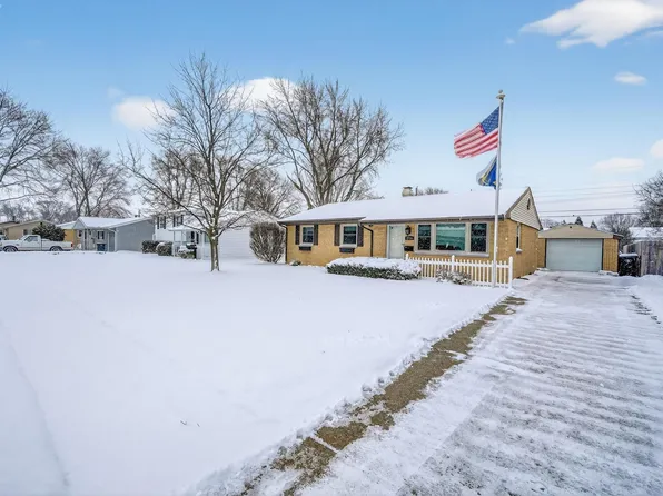 2716 Kettering Dr, South Bend, IN 46635