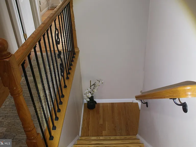 219 Meadow Dr — Photo 6