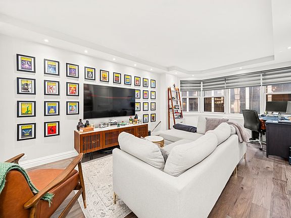 2nd image of 77 W 55th St APT 7C