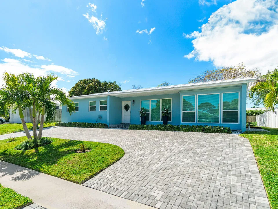 371 Saturn Ave