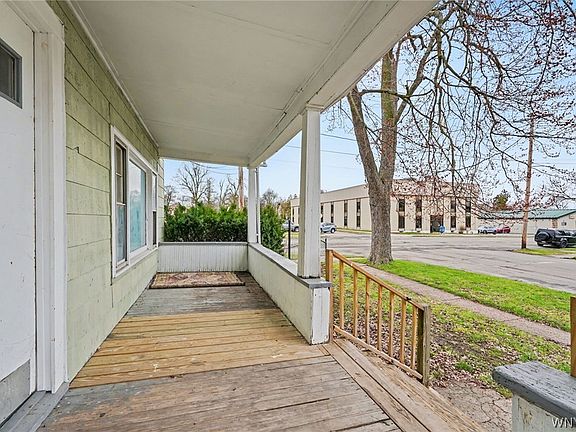 4th image of 133 Hawley St