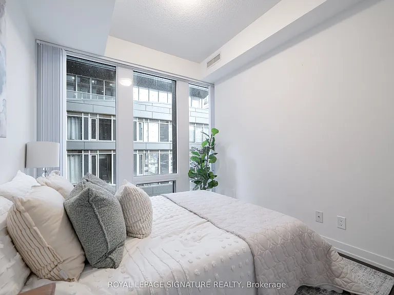 60 Shuter St #203 — Photo 16