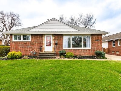 30132 Oakdale Rd, Eastlake, OH, 44095