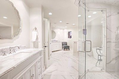 3rd image of 7421 N Las Brisas Ln