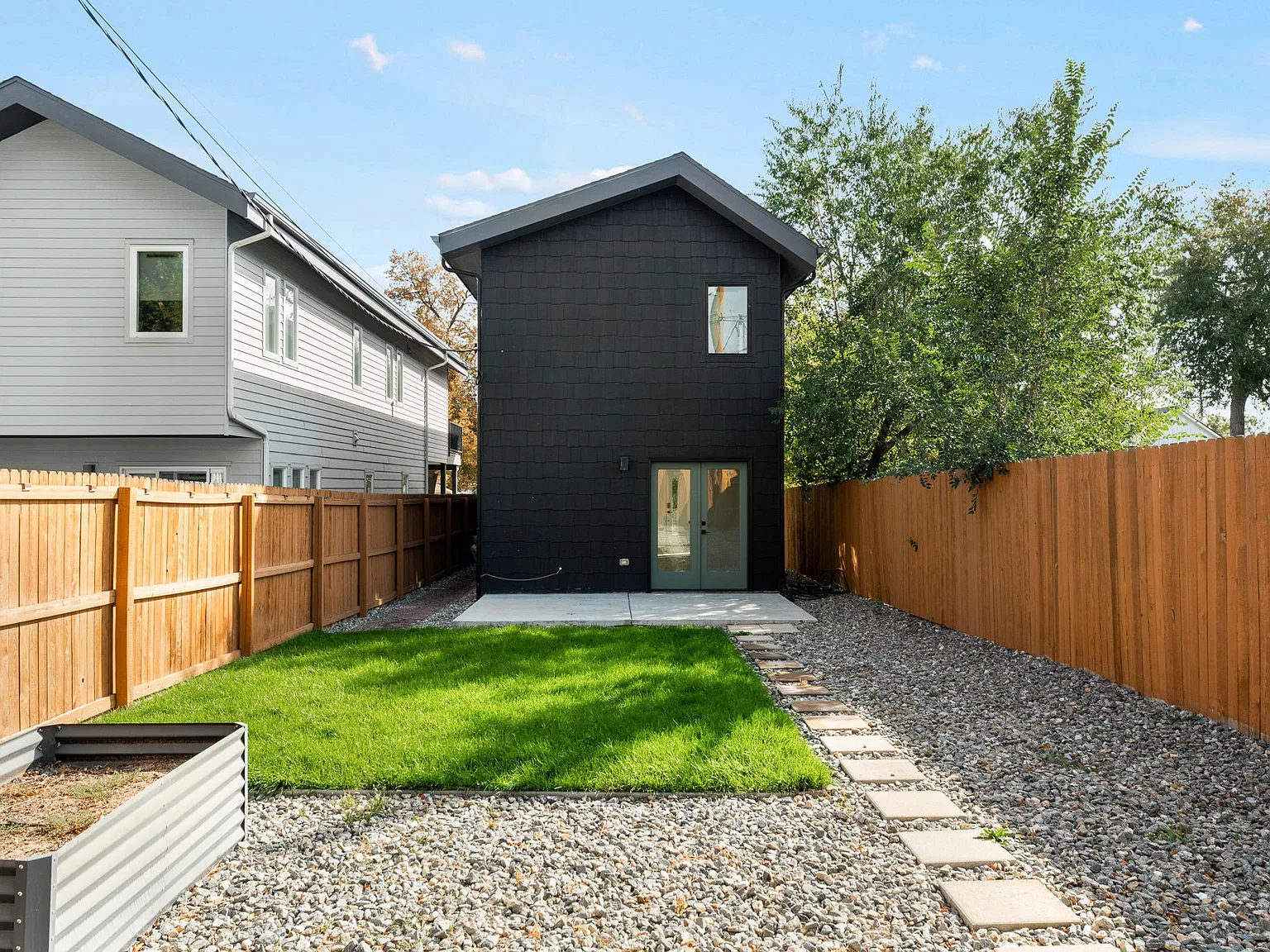3 bed, 2.5 bath, 1437 sqft, $3,400 — Photo 3
