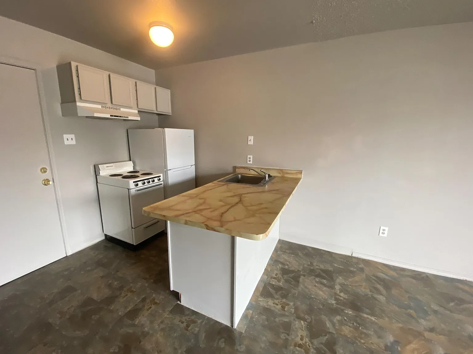 Studio, 341 sqft, $695 — Photo 3