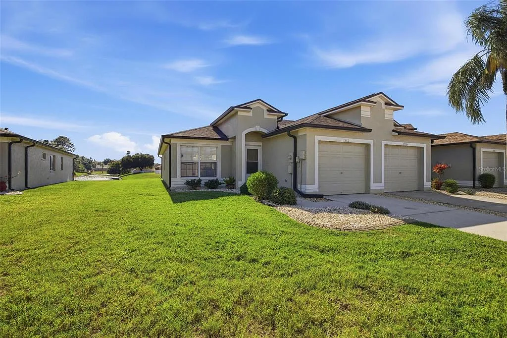 2 bed, 2.0 bath, 1130 sqft, $1,900 — Photo 3