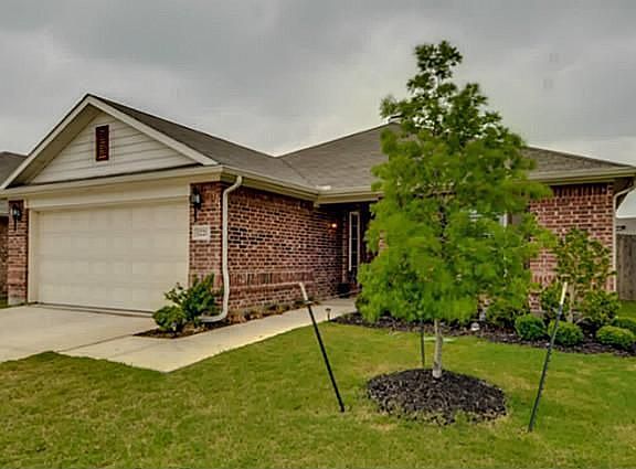 3rd image of 1221 Catbird Dr