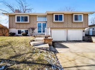 5 Pembrook Cir, Bloomington, IL 61704