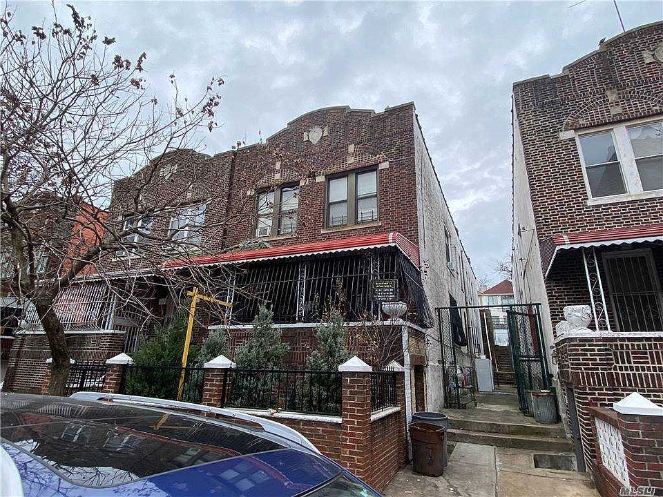 2nd image of 865 Montgomery St