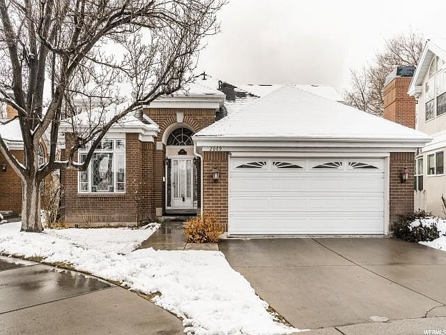 1st image of 2069 E Harvard Oaks Cir