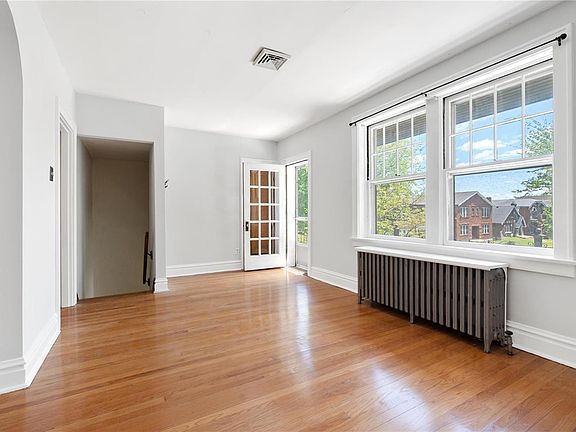 2nd image of 5935 Coronado Ave