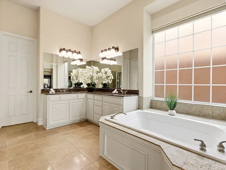 1224 Crockett Dr — Photo 16