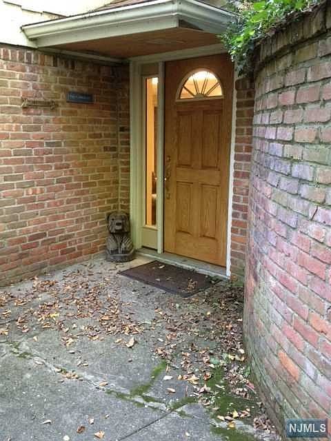 2nd image of 756 W Crescent Ave