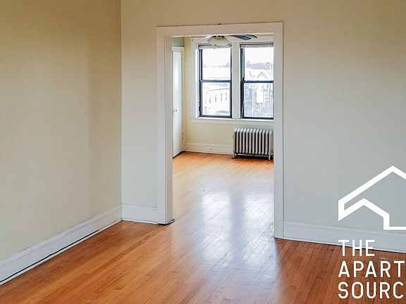 4th image of 4541 N Leavitt St APT 3