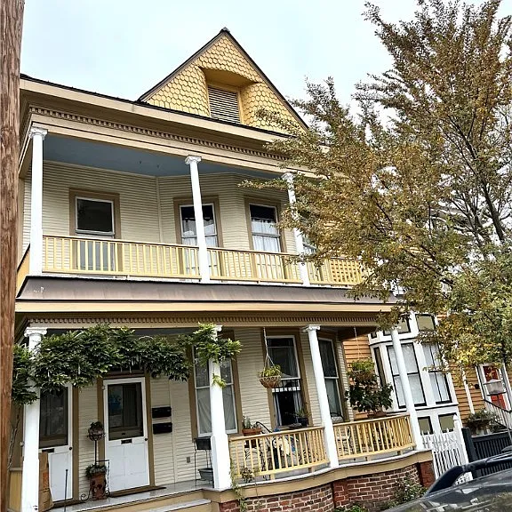 212 W Park Ave — Photo 1