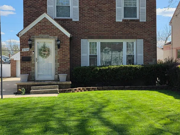 2724 Eastmoreland Dr, Oregon, OH 43616