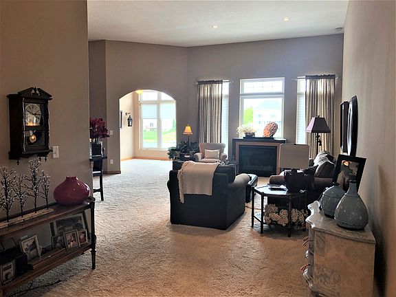 3rd image of 3759 Lakeview Dr #1