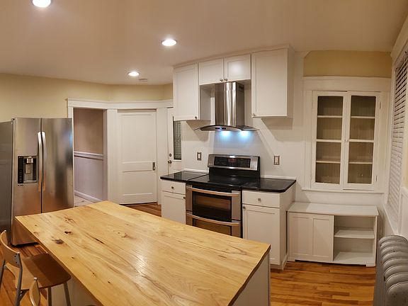 2nd image of 33 Derby St