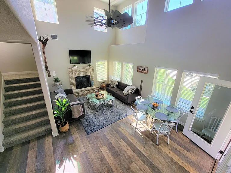 938 N Union Ave — Photo 14