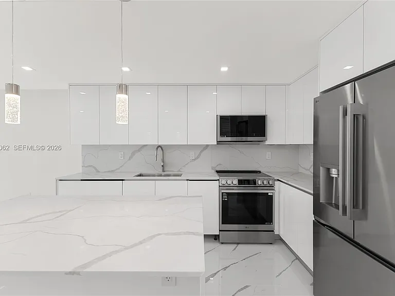 345 Ocean Dr #708 — Photo 2