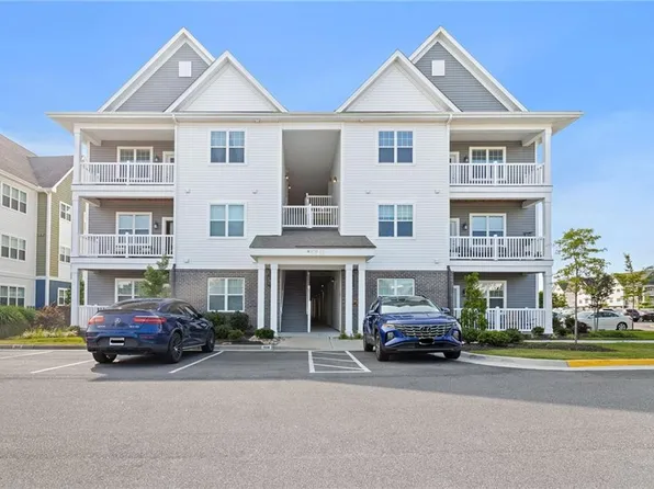 1733 Dromolin St #205, Virginia Beach, VA 23456