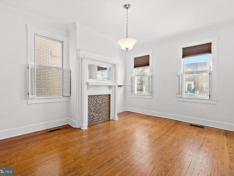 629 N Columbus St — Photo 3