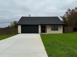 1717 Carverly Dr, Fort Worth, TX 76112