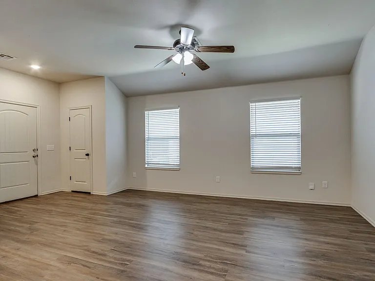 412 Chalk Hill Ct — Photo 8