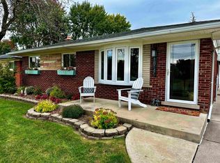 18145 Kenna Dr, Clinton Township, MI