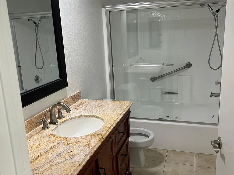 Canoga Luxury Apartments — Photo 44
