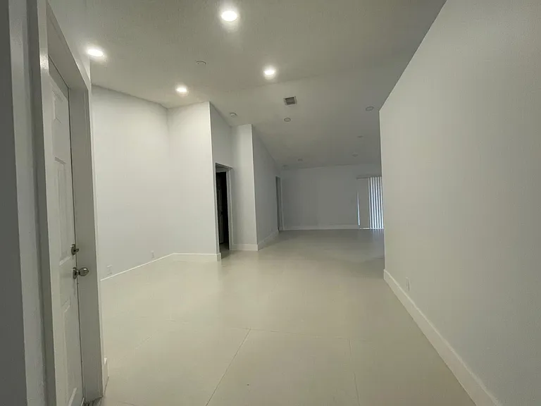 1630 Zenith Way #1630 — Photo 5