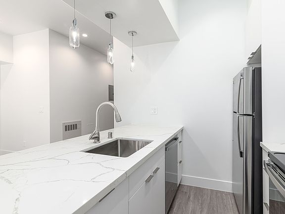 4th image of 3875 18th St #15