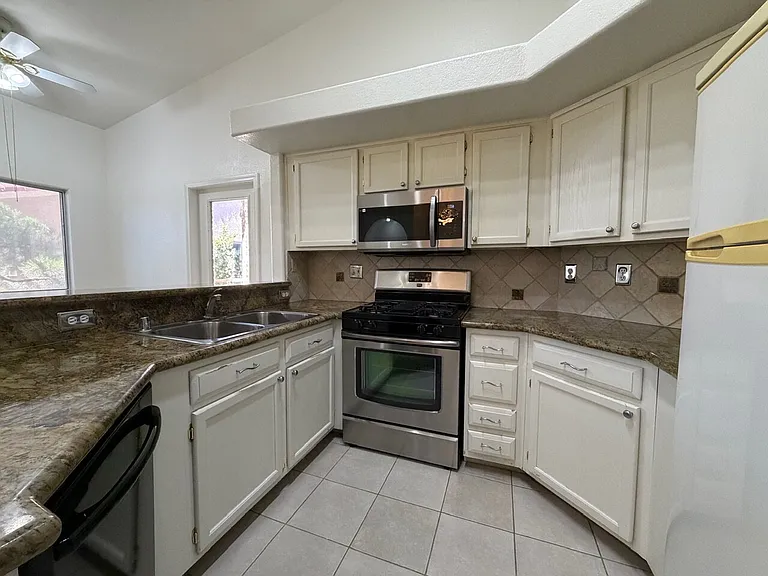 900 Heavenly Hills Ct #204 — Photo 12