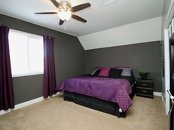 3rd image of 516 1st Ave NE