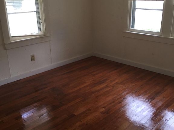 3rd image of 1105 W 14th Ln