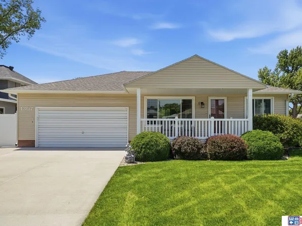 1307 N Baltimore Ave, Hastings, NE 68901
