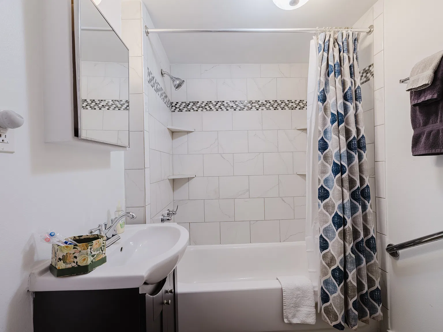910 N Amelia Ave — Photo 4