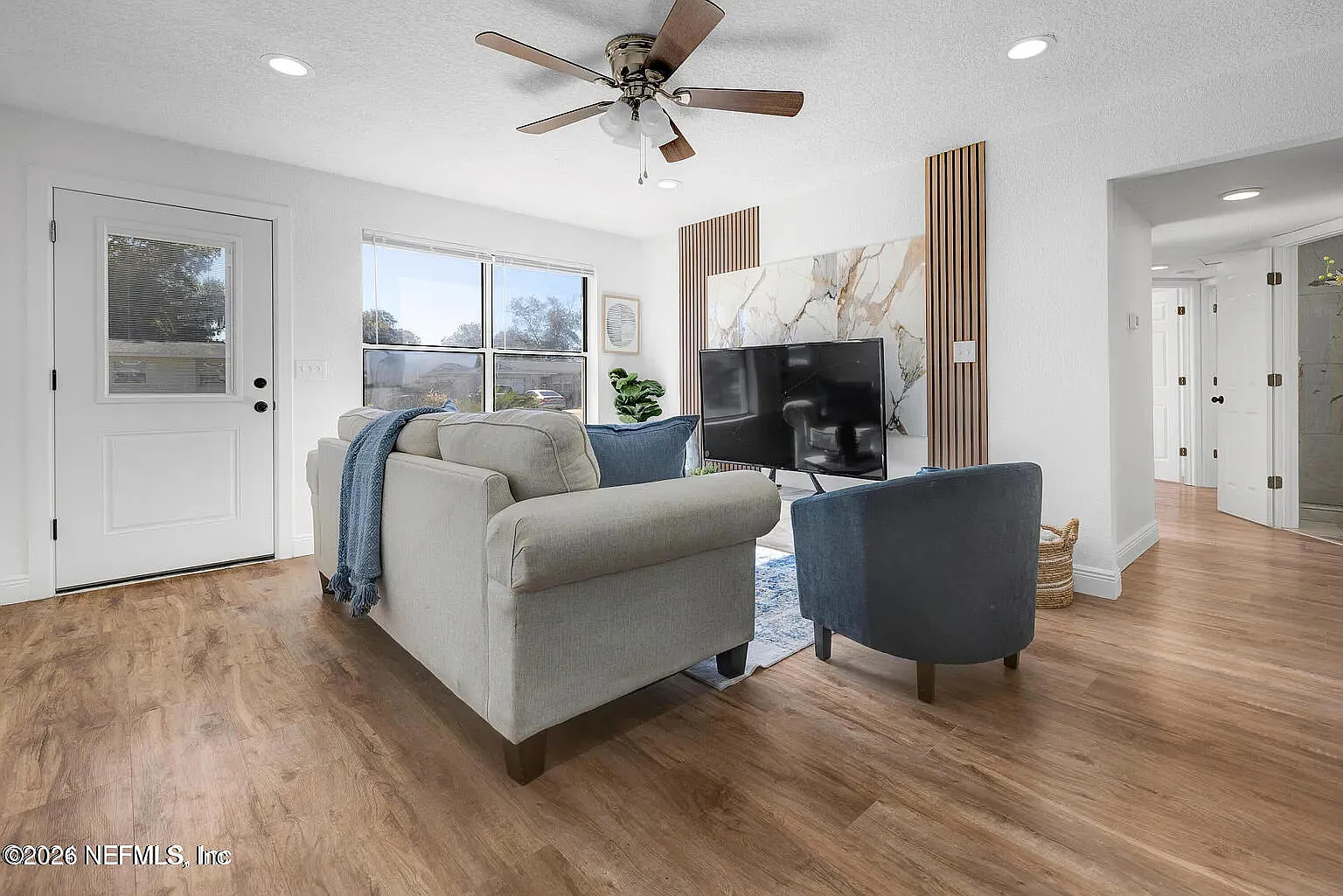 3 bed, 2.0 bath, 912 sqft, $2,150 — Photo 4